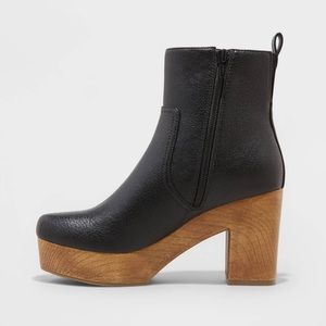 Universal Thread Women’s AGGY Clog boots platform ankle boots size 7.5 NWT